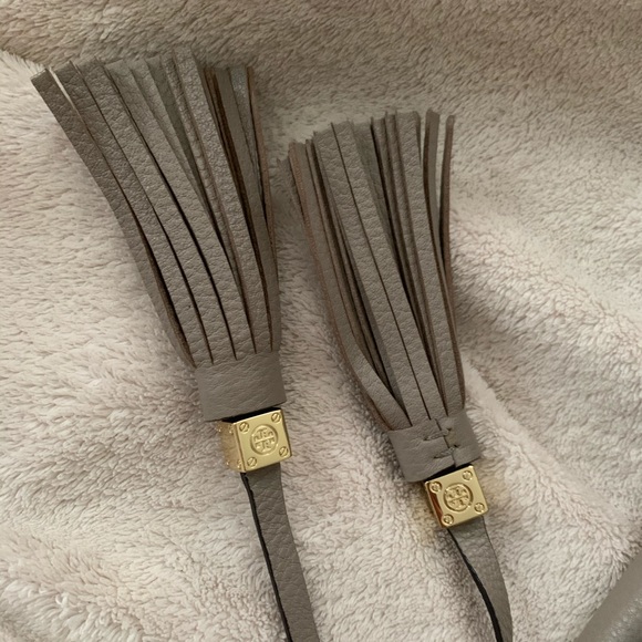 Beautiful Gray Soft Leather Tory Burch Purse - Picture 8 of 14